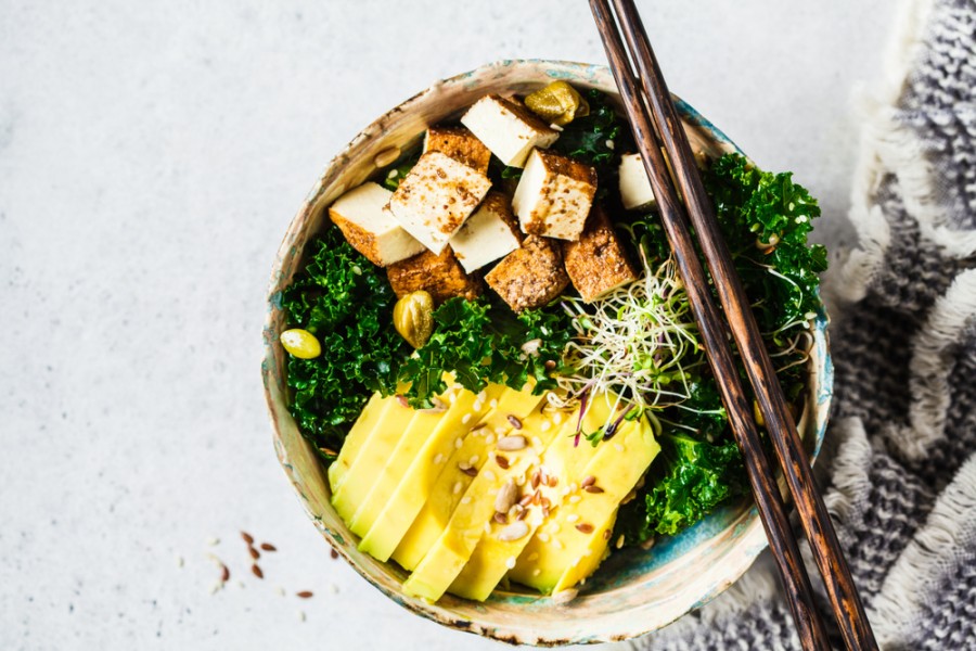 Tout savoir sur le tofu fumé : saveur, recette et cuisson